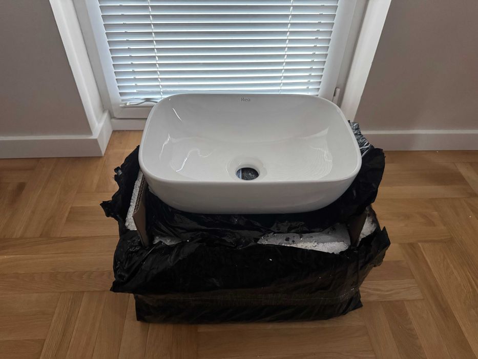 Rea Belinda mini мивка за монтиране върху плот