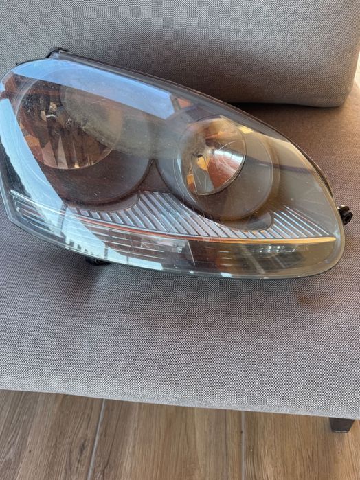 Vw Golf 5 десен фар сив