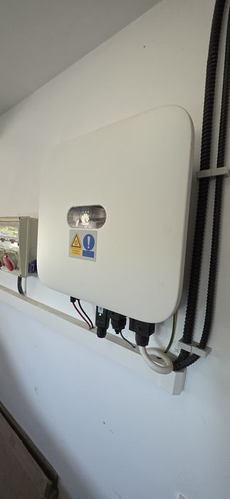 Vand invertor Huawei trifazat 3kw