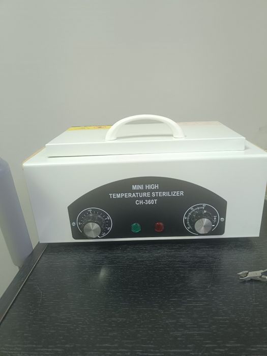 Продам маникюрные  столы и стулья