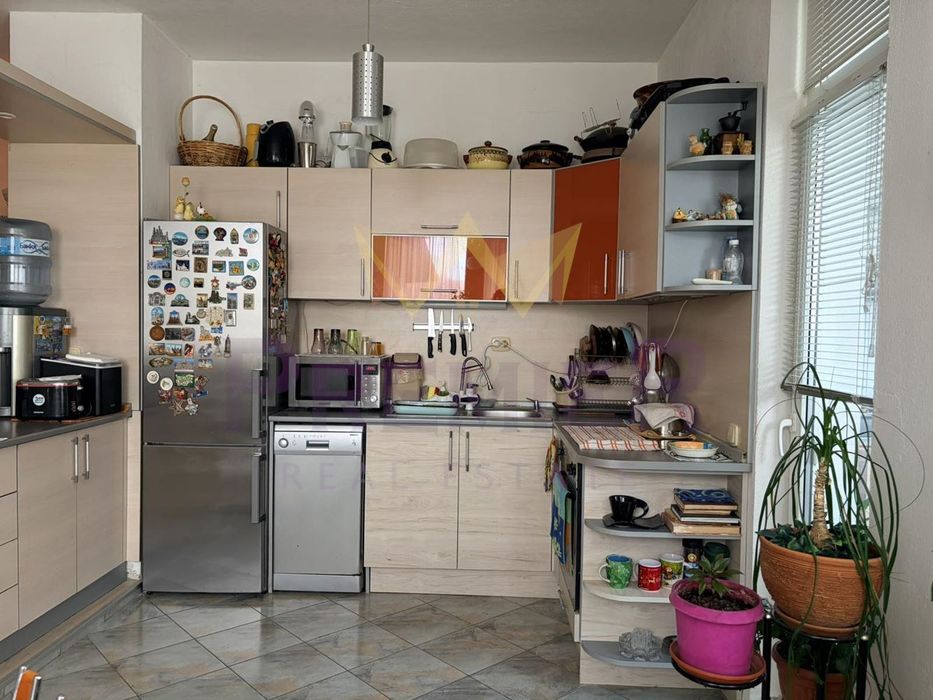 Продава се Къща в Приморско - 611 кв.м за 1350 €/кв.м - Снимка #4