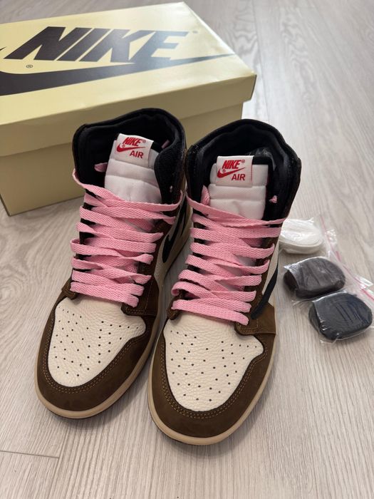 Adidasi Travis Scott x Jordan 1 NOU piele naturala - Livrare GRATUITA.
