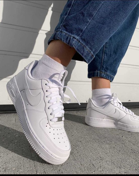 Маратонки Nike Air Force 1 ’07 Low – Triple White
