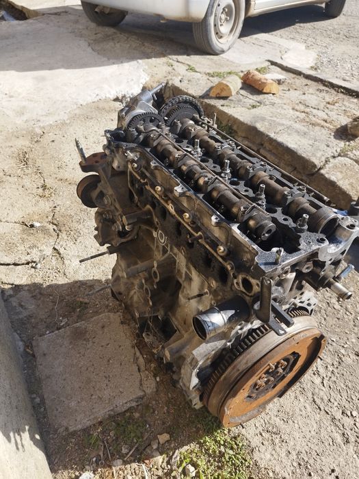 Toyota auris  2.0 126 коня  двигател на части