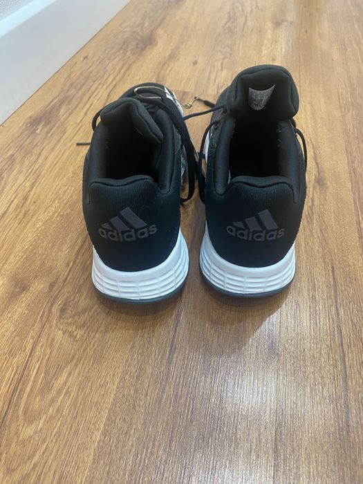 ADIDAS спортивные кроссовки