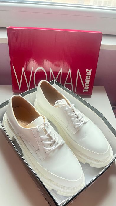 Дамски бели кожени оксфордски