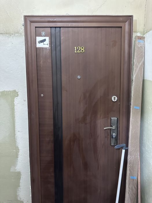 Usa de vanzare deschidere stanga !