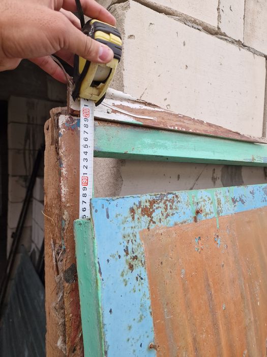 Продам металлическую дверь