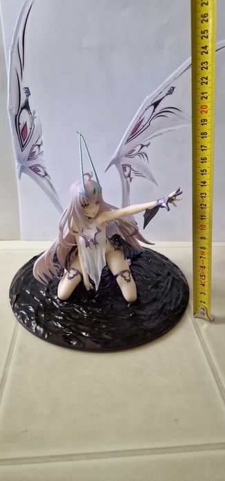 Коллекционная аниме фигурка.