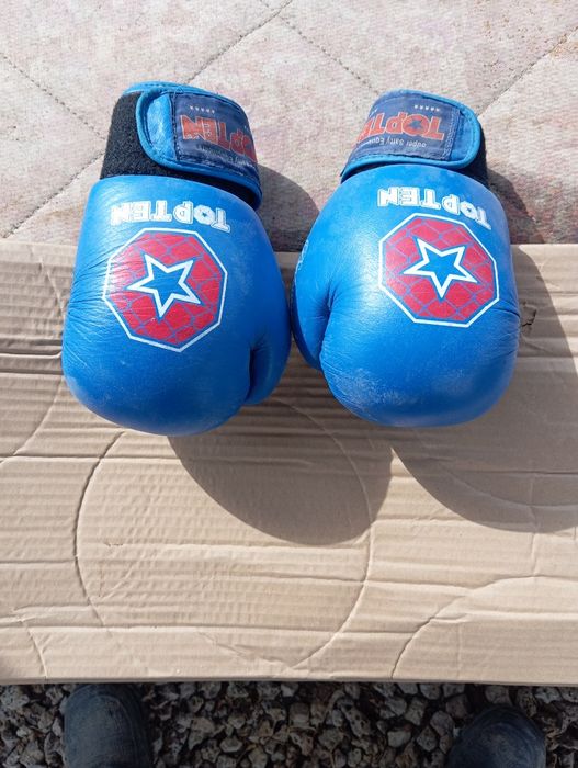 Продам боксерские перчатки.