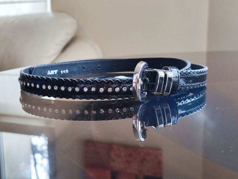 Продавам дамски Кожени колани