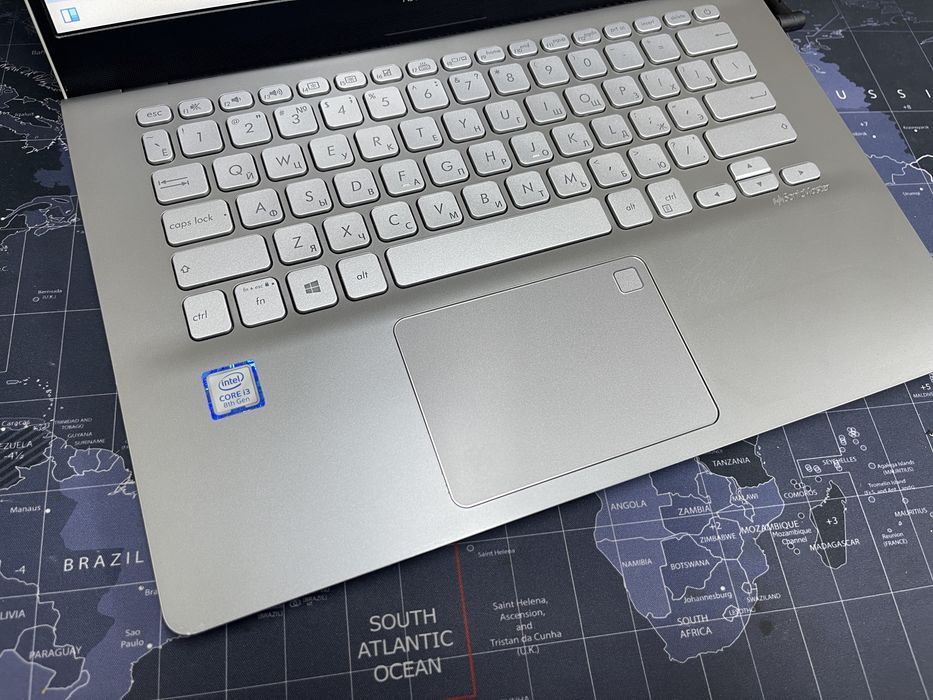 Asus Vivobook 14 Core i3-8145U/4Gb/SSD128Gb