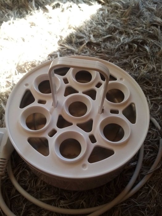 Продавам яйцеварка