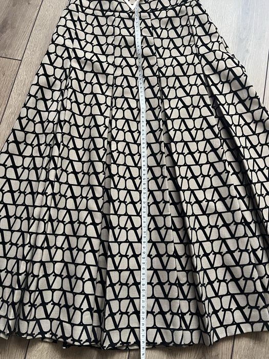 Кафяеа пола Valentino.