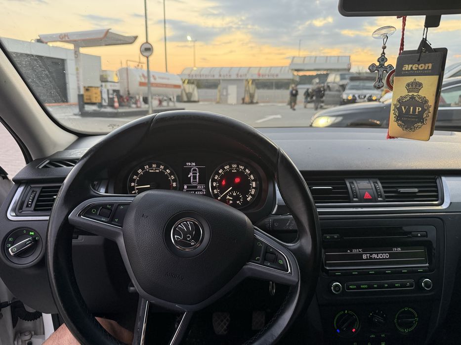 Vând skoda rapid 1.6