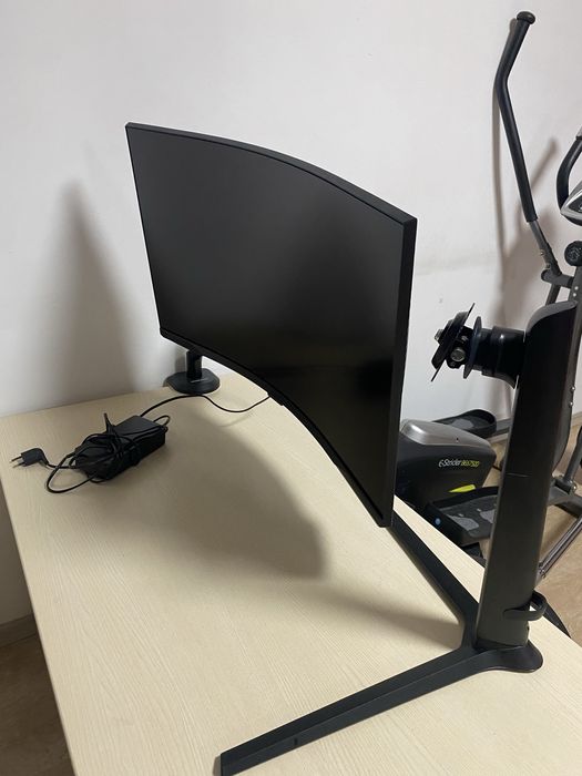 Monitor curbat Samsung Odyssey Neo G7 32 inch 1ms