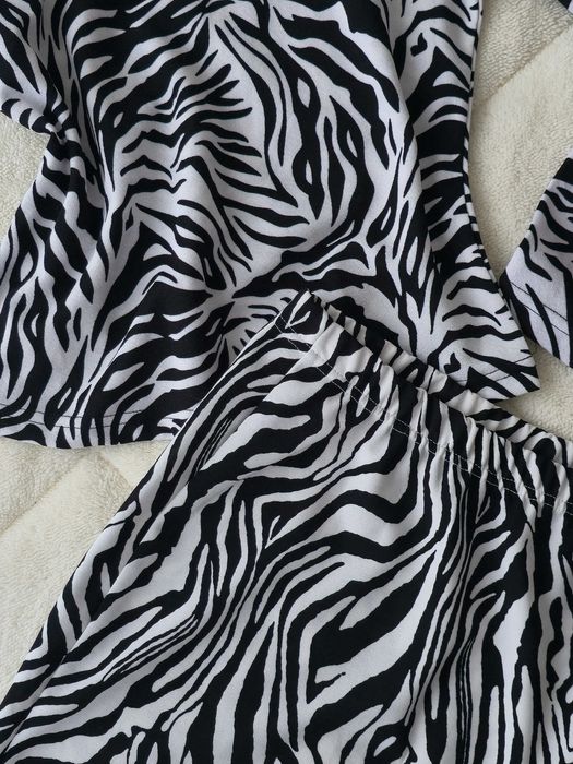 Ефектен дамски комплект – зебра принт