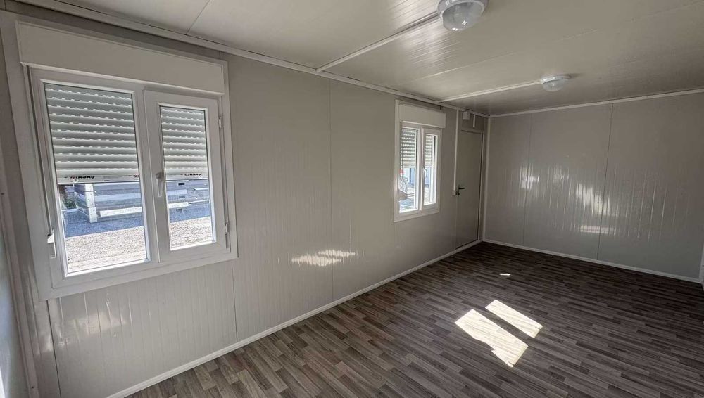 Birou de șantier, 17 m², cu rulouri