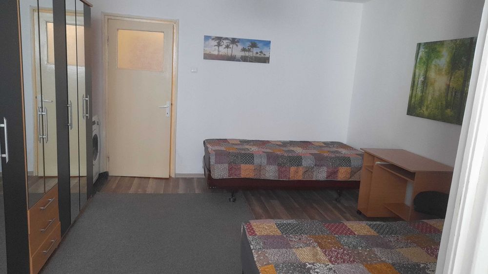 Închiriez garsoniera confort 1