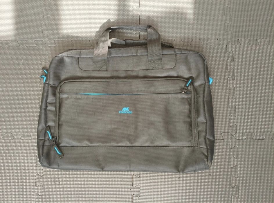 Geantă laptop RivaCase (15.6 inch) – Gri  Stare foarte bună