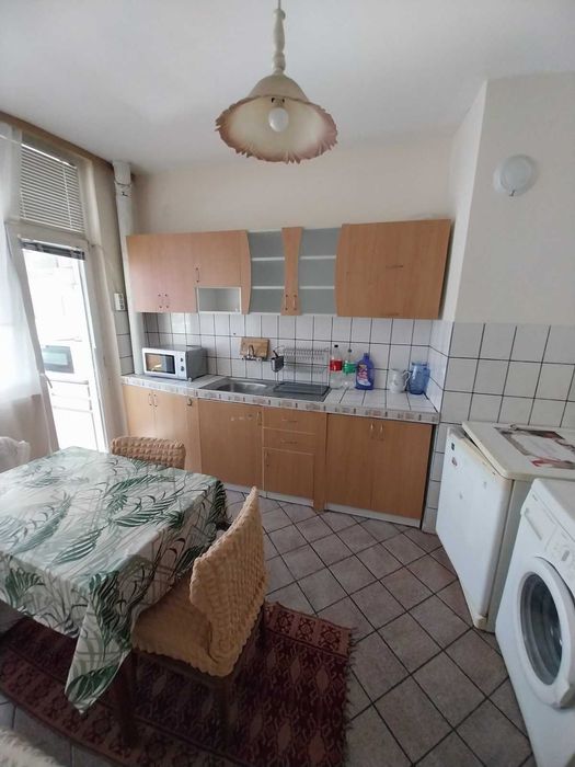 Дава се под наем Двустаен апартамент в Шумен, Тракия - 78 кв.м за 239.7 € - Снимка #1