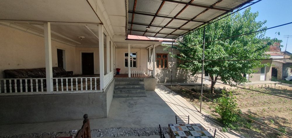 Абдурахмон. 7 сўтик. 5 та хона. Катта йўлдан 400 метир кирилади.