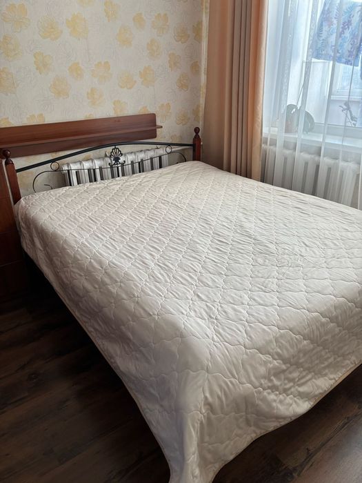 Кровать двухспалка с матрасом