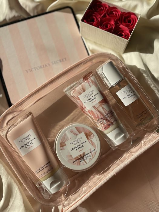 Комплект с несесер и козметика на victoria’s Secret