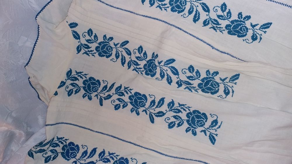 Costum popular vechi, peste 100 de ani.