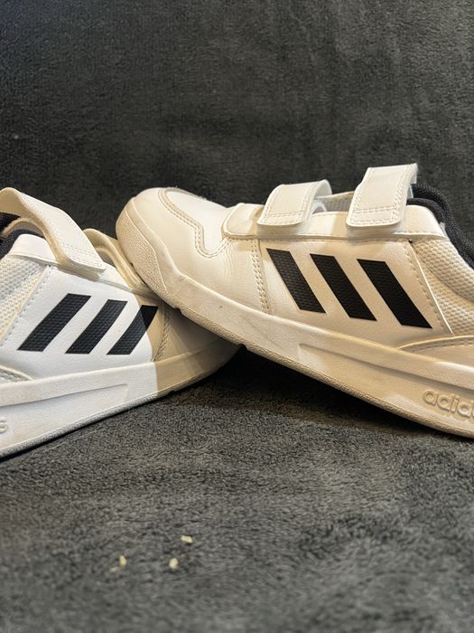Обувки adidas 35,5