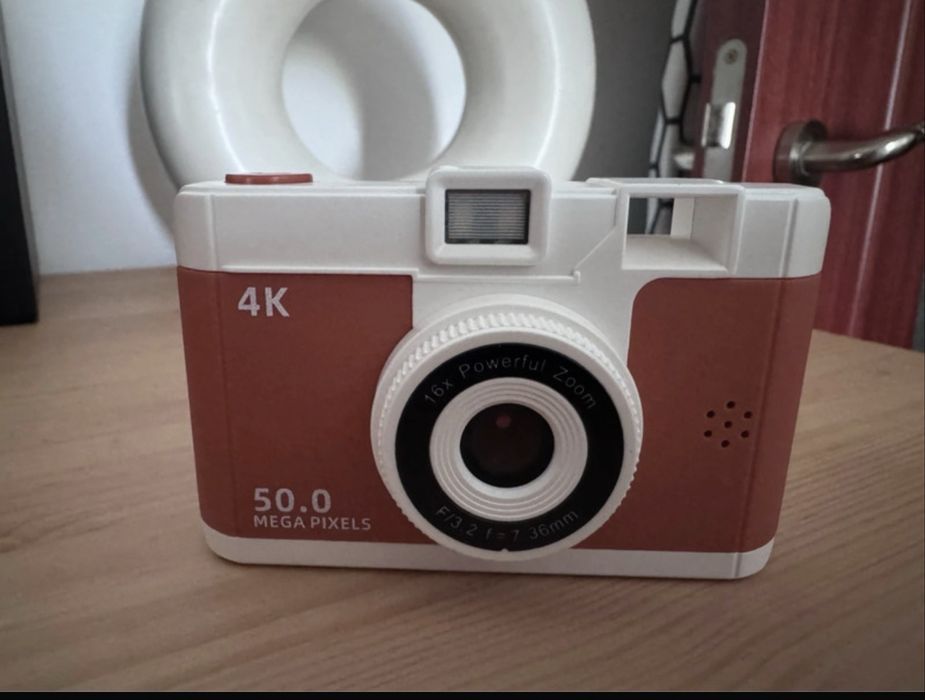 Cameră Foto Digitală Compactă Retrograf / Vintage Style – 4K / 50MP (Nouă / Impecabilă)