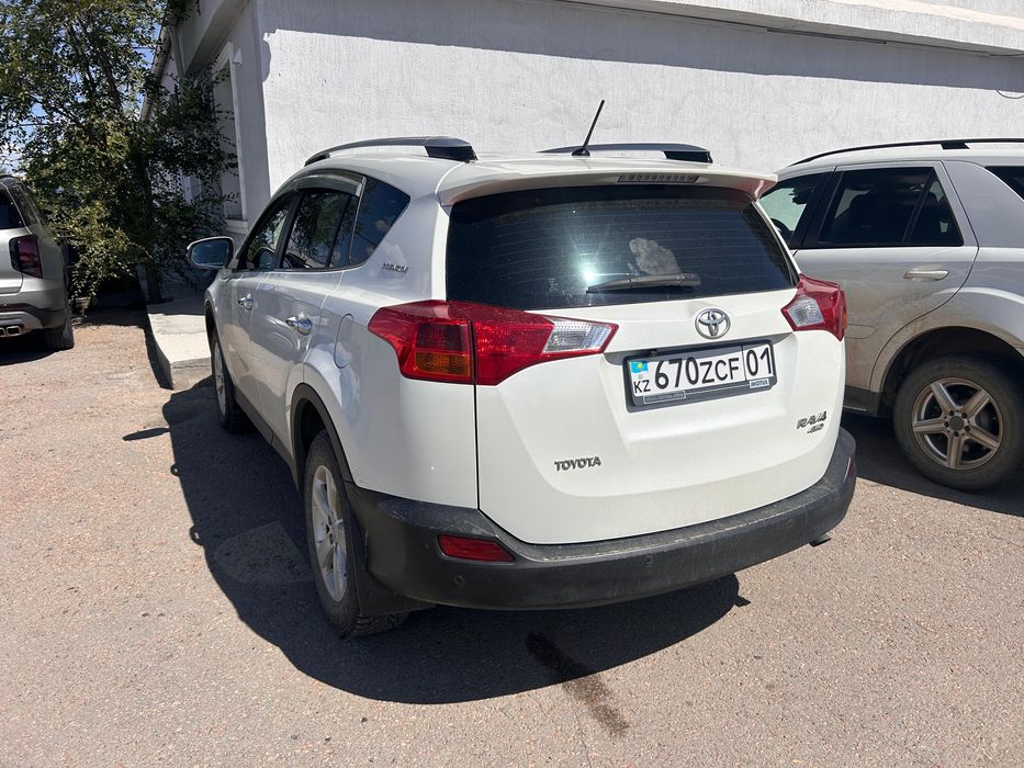 Продам Toyota Rav4 2013