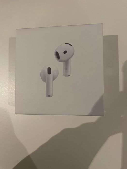 Apple AirPods 4 с Active Noise Cancellation (ANC)