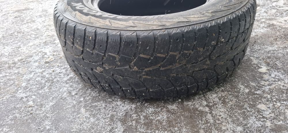 Шины два штук бу