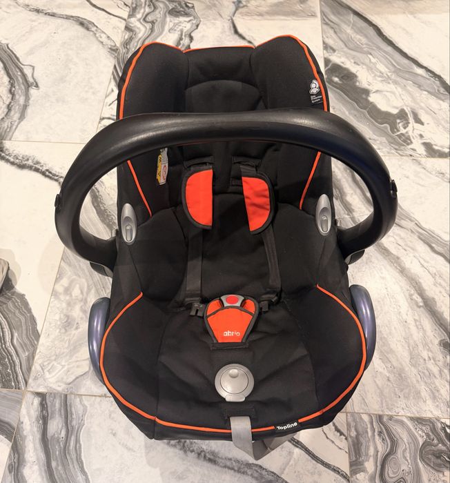 Maxi-Cosi CabrioFix + подарък Dooky сенник