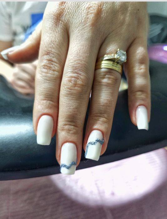 Manichiura.                 .