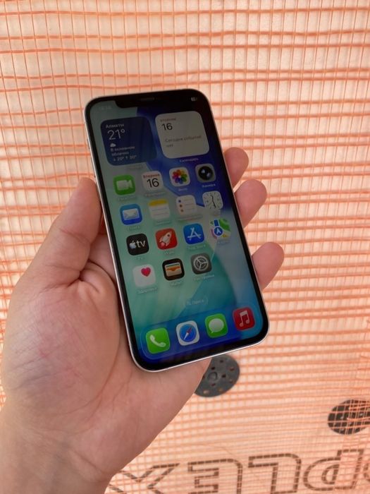 В продаже Айфон 12 pro.