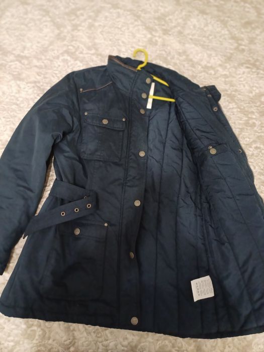 Продавам дамско яке, размер М,