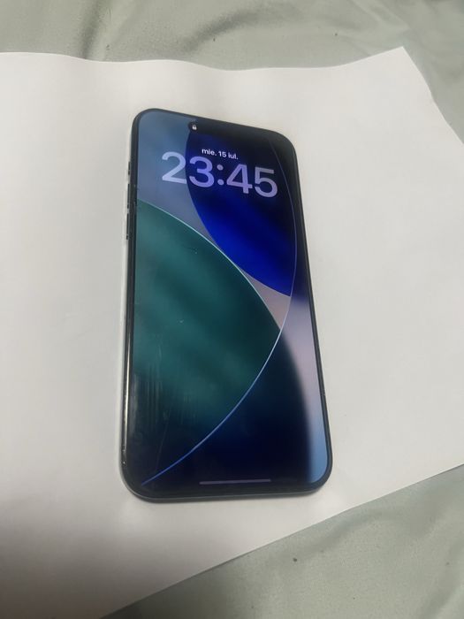 Vand iphone 12 pro max impecabil 256 gb baterie 100 la 100 putin fisurat pe spate un pic de tot nu deranjeaza
