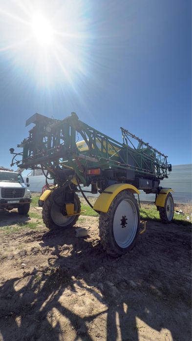 Самоходный опрыскиватель БАРС 3000