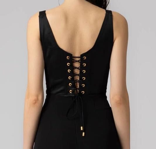 Corset negru mulat nou, din satin italian, pret in magazin 1600 lei