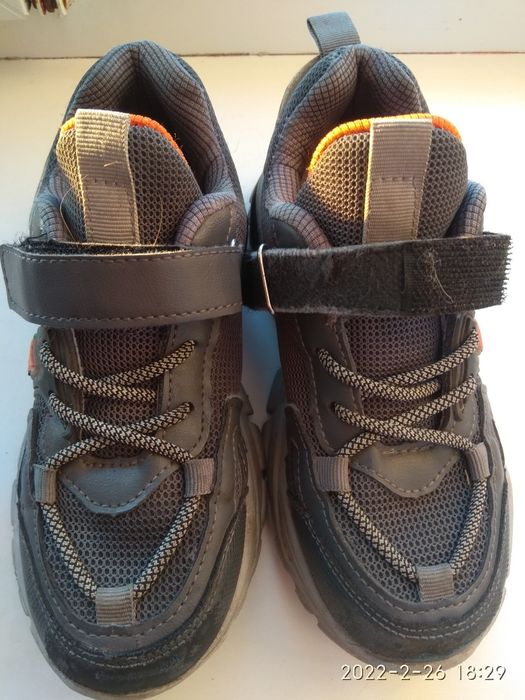 Продам кросовки весенние