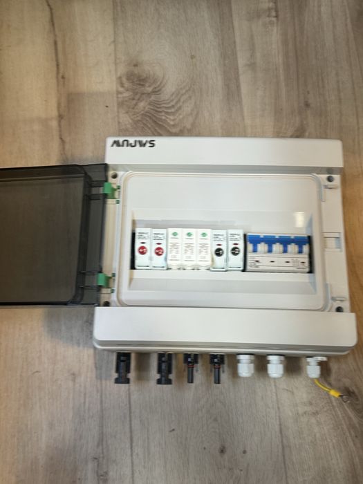 Соларен DC комбиниращ бокс за фотоволтаична система