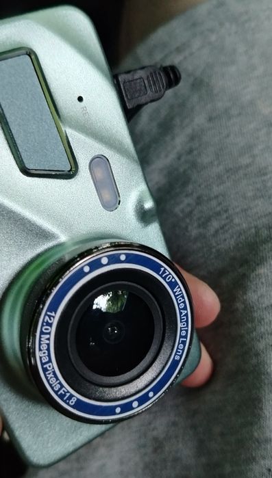 Camera de bord auto filmează fata spate