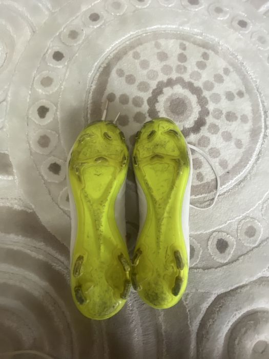 Ghete de fotbal mercurial