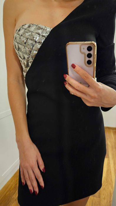 Празнична рокля с едно рамо и пайети в черно