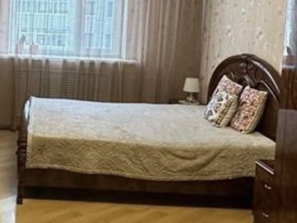 Продам 2х спальную кровать без матраса