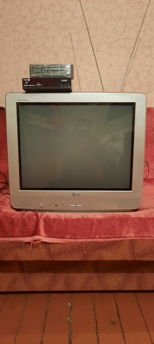 Продам телевизор и приставку все вместе