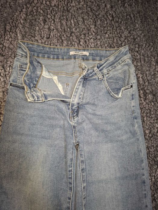 Blugi ..Marime L... purati o singura data