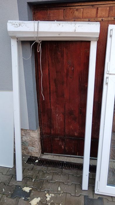 Vând 3 geamuri  .Salogatele și pervazele le dau cadou